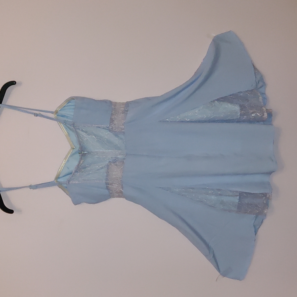 Lush delicate sundress - Picture 3 of 5
